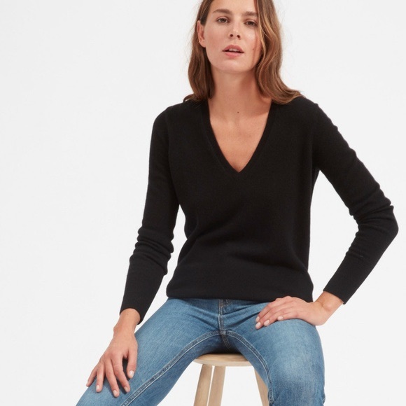 Everlane Sweaters - Everlane Cashmere V-Neck Sweater in Black EUC